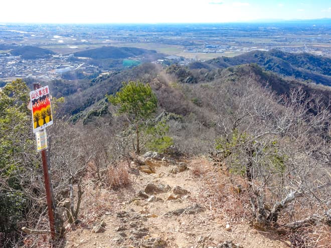 西側に目を向けると大小山