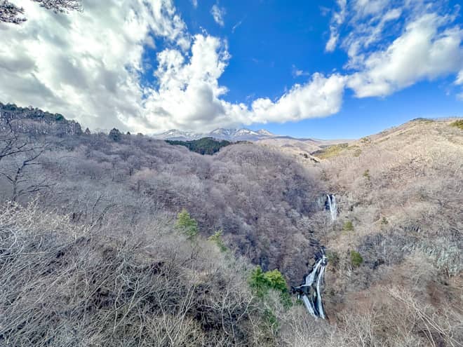 観瀑台から望む日光表連山と霧降の滝 (2)