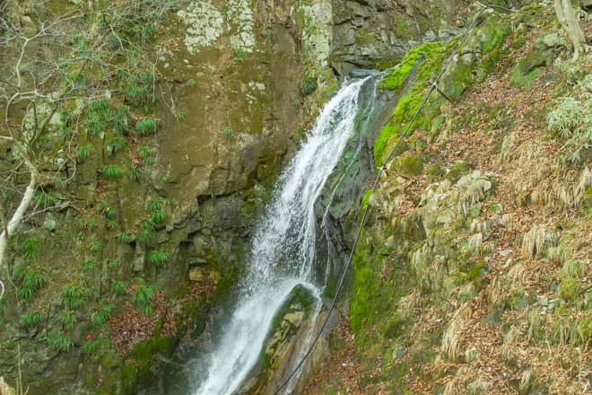霧降隠れ三滝の一つ。丁字滝