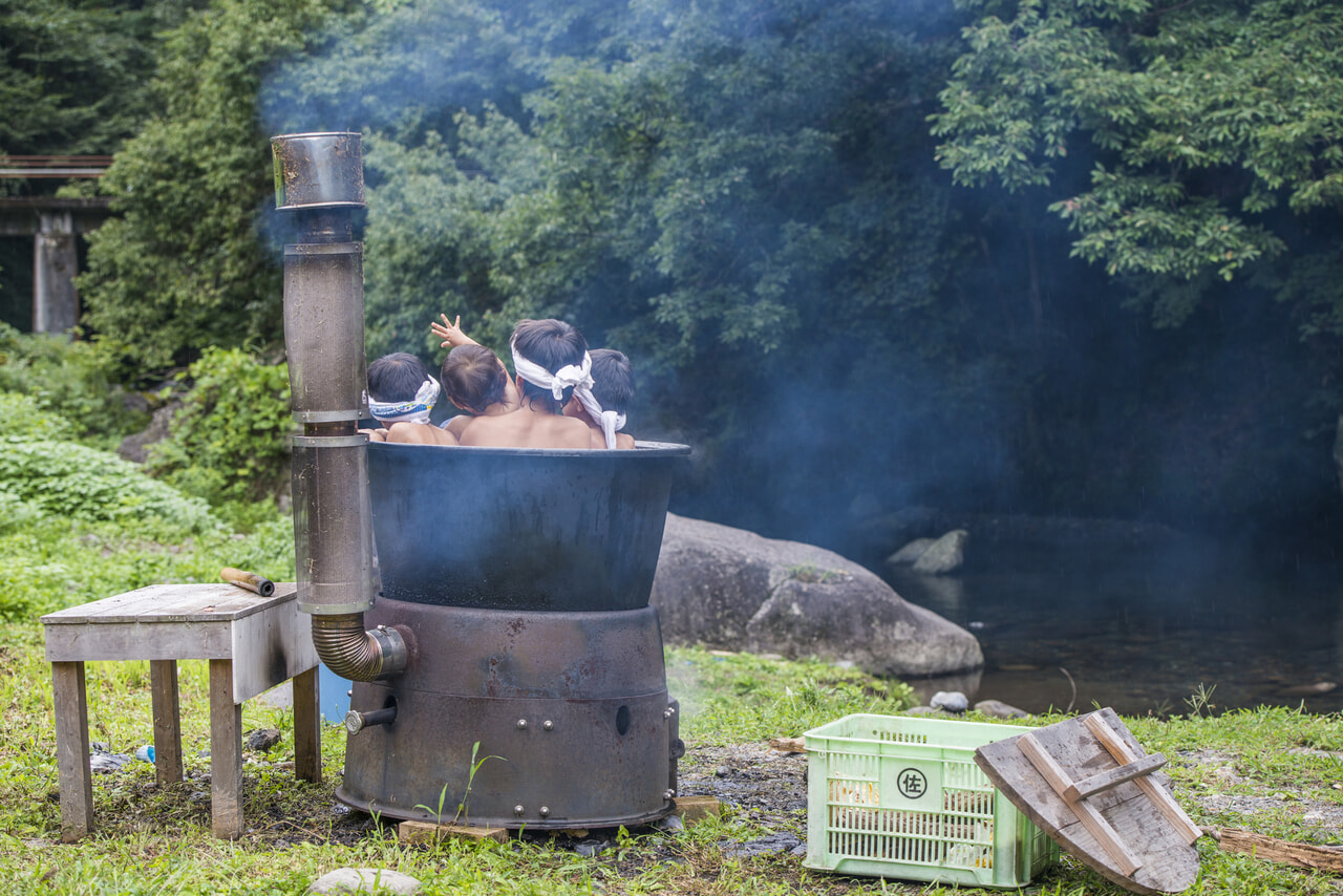 キャンプの露天風呂イメージ