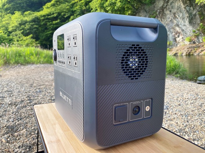 BLUETTI AC180側面