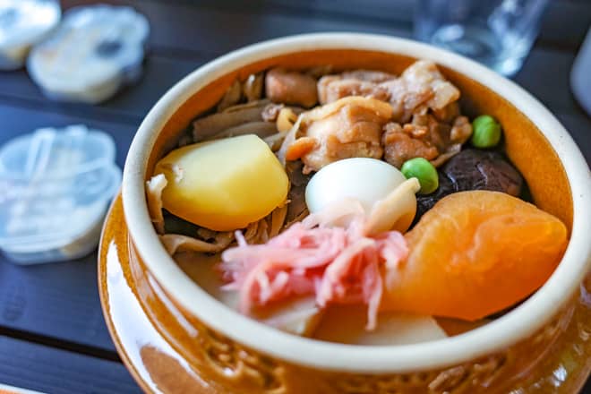 キャンプ飯不要！あの名物グルメがすぐ傍に