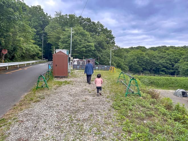 最低限の設備のキャンプ場