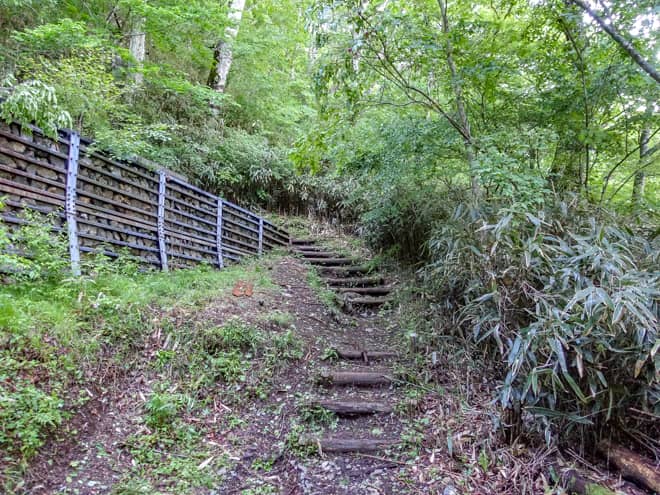 石割神社までは観光客や参拝者向けに