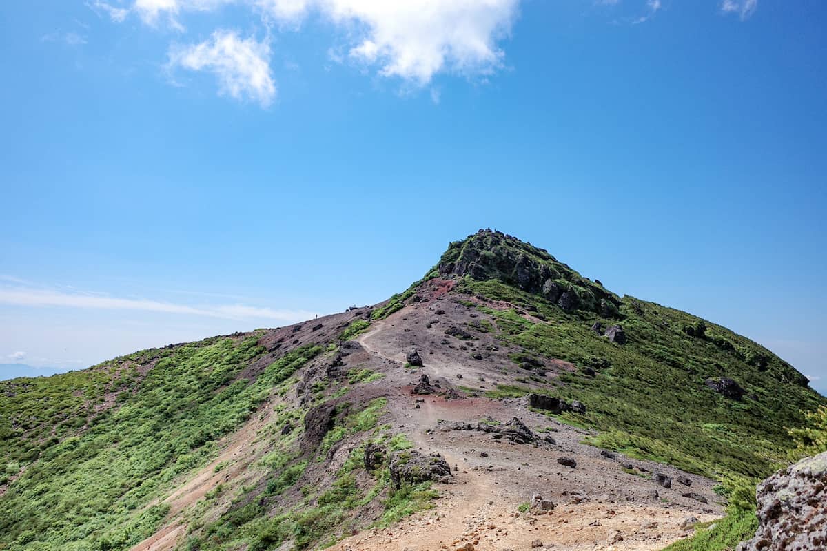 ほんとの空と爆裂火口「安達太良山」見どころ満喫のお勧め登山コースをご紹介