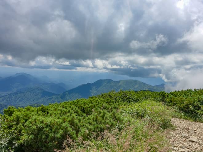 南西側に目を向けると、北アルプスを一望できるのですが