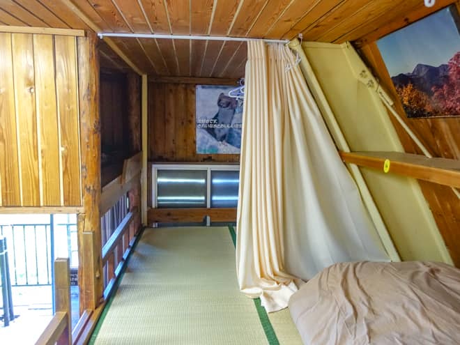 布団一式が用意されているので