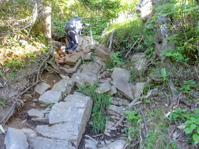 標識の先には、十二曲がりよりも過酷な