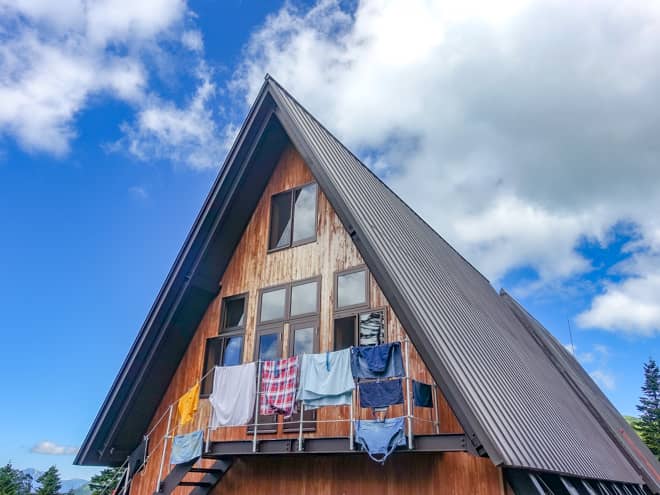 淡々と歩き進むと、前触れもなく突然