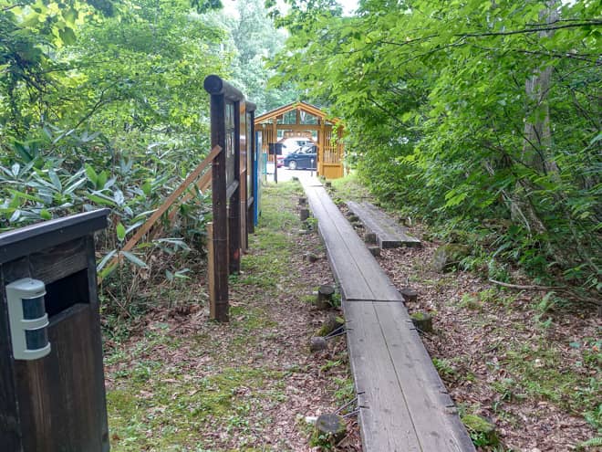 火打山登山口の立派な門が見えてきました