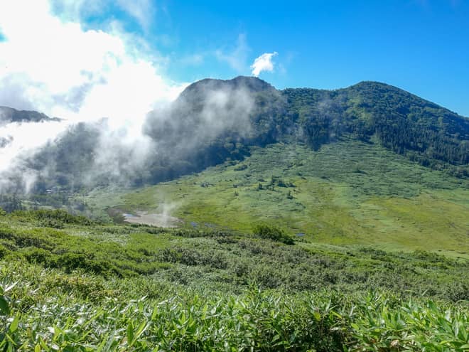 茶臼山から「黒沢池」までは距離にして約1000メートル