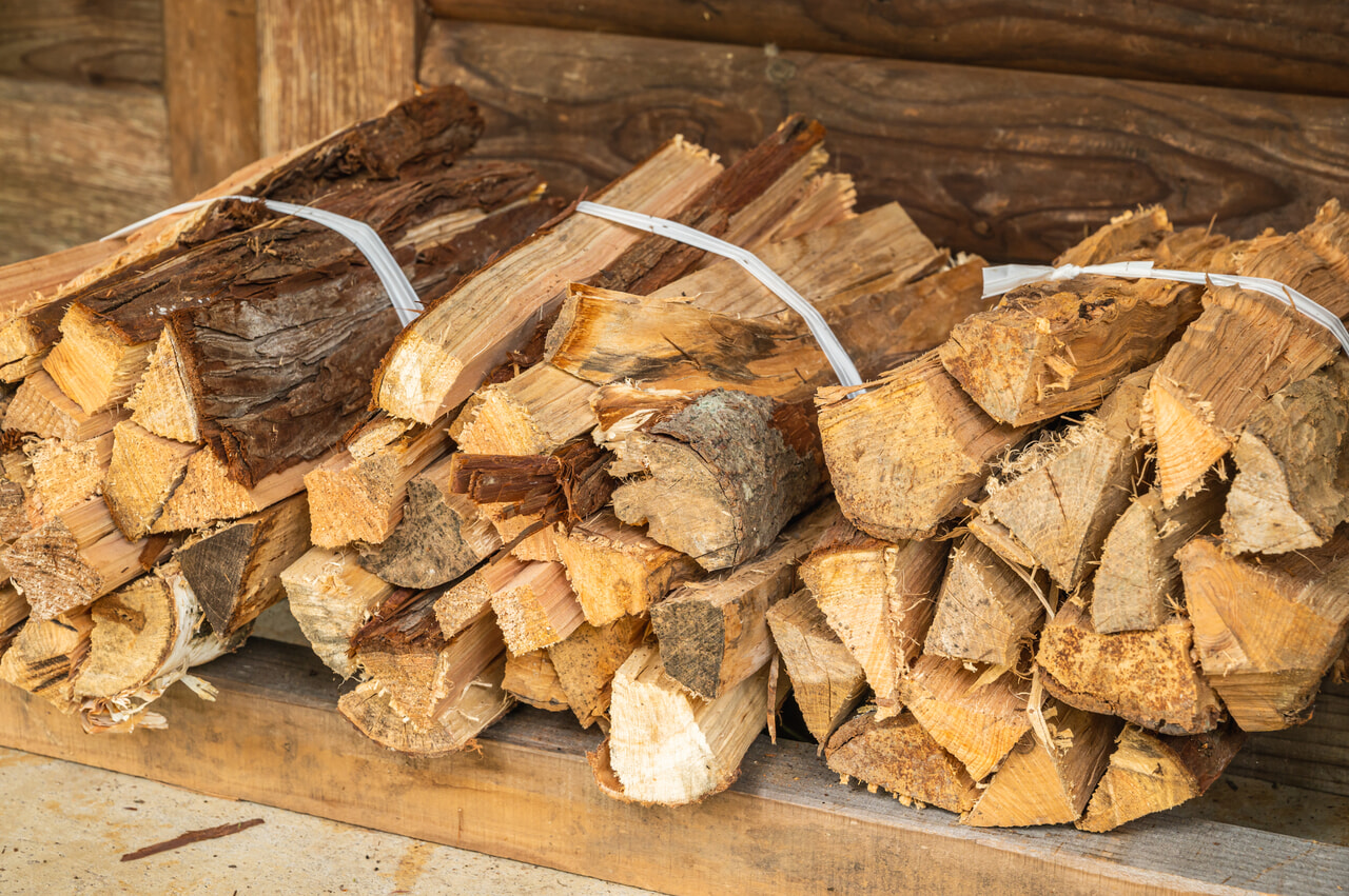 販売されている薪のイメージ