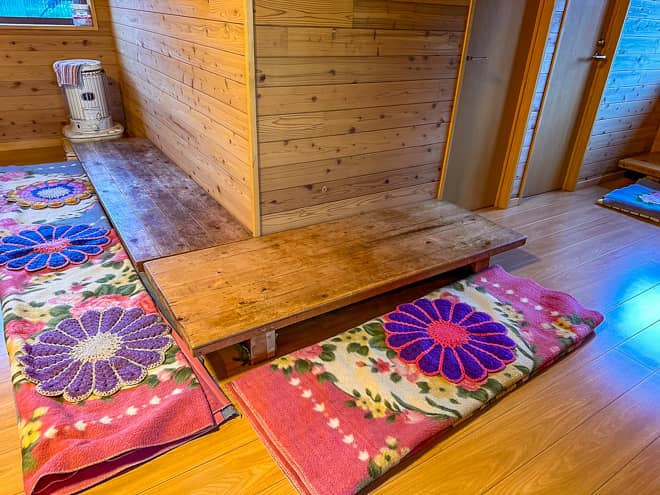 食堂の端には調理スペースが用意されていて