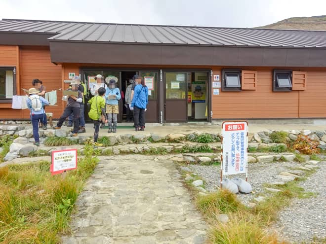 キャンプ場の収容人数に対してトイレの数が少なく