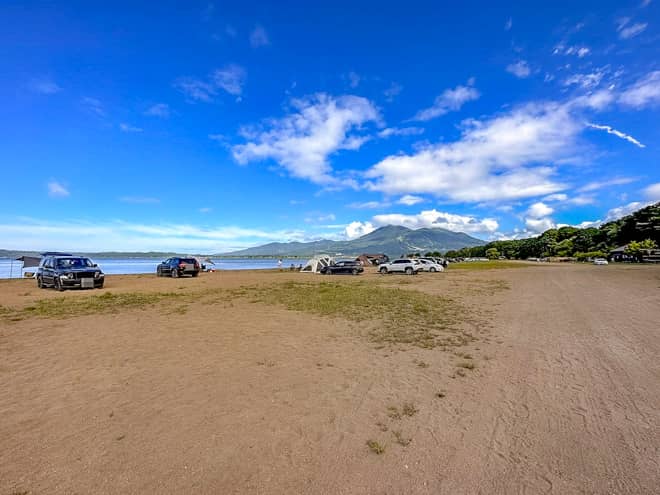 人気の湖畔サイトなのに激混みしない