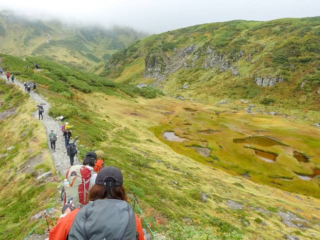 大変整備された階段を下っていくと (2)