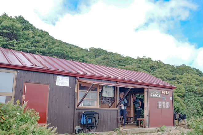 奥に進んだ場所にある弘法清水小屋は空いていました