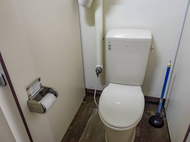 嬉しいことに洋式の水洗トイレです