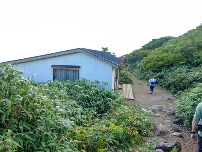 弘法清水には山小屋や休憩スポットがあるのですが