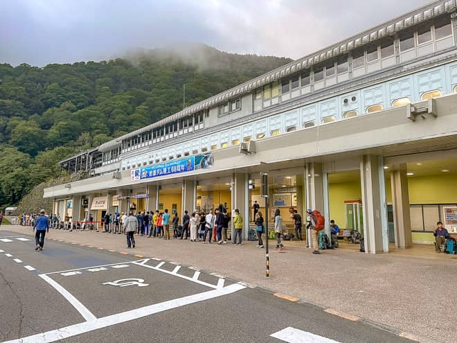 待ち時間以上に、乗車券の購入がネックです