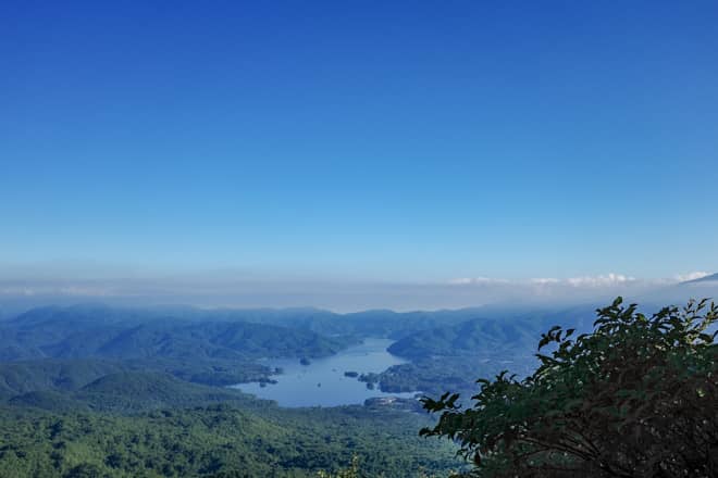 樹林帯が続く景色の無い道のりですが