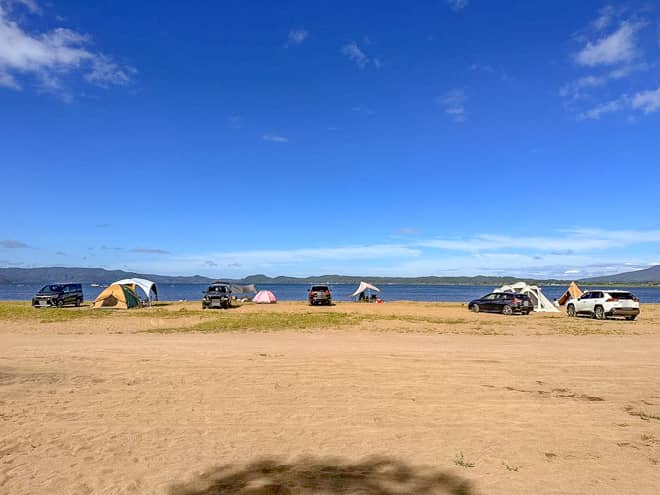 湖畔サイト「天神浜オートキャンプ場」