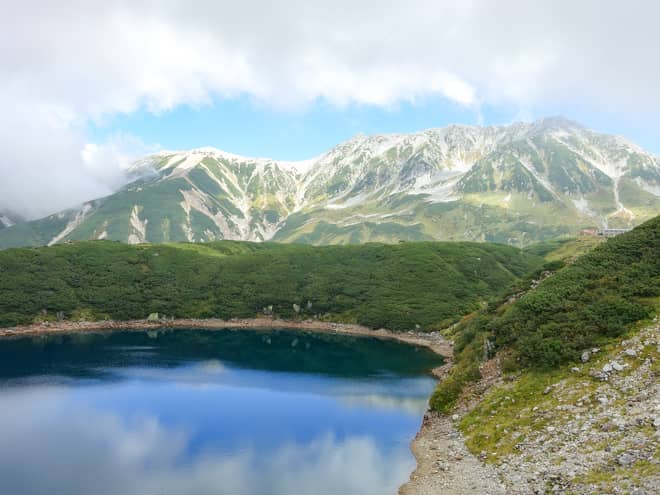 10分程歩くと「みくりが池」に到着です