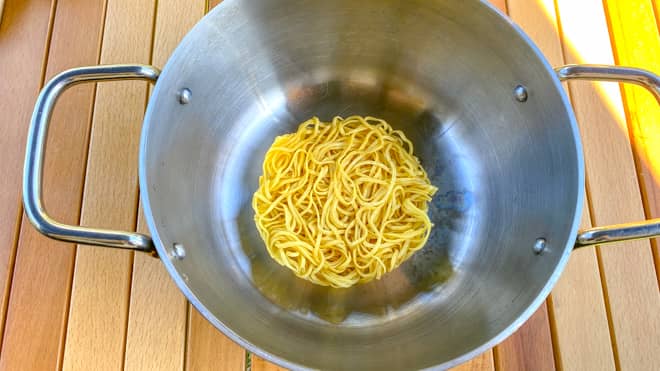 ダッチオーブン乾麺