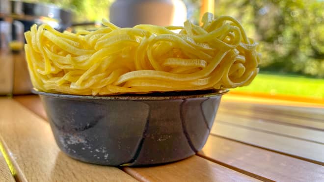 ブービーミニスキレットに乾麺