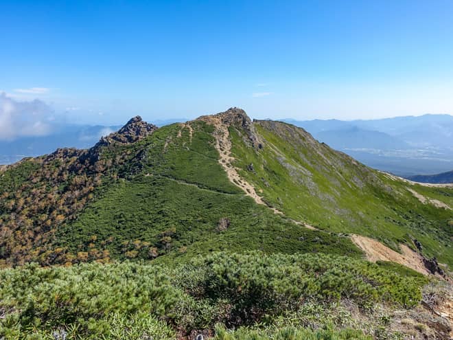 八ヶ岳連峰の主稜線上にある東天狗岳は