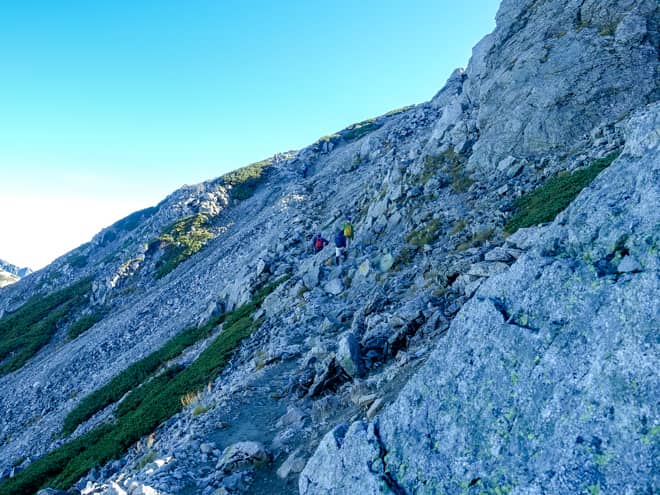 峰々をトラバースしながらの稜線歩きなので