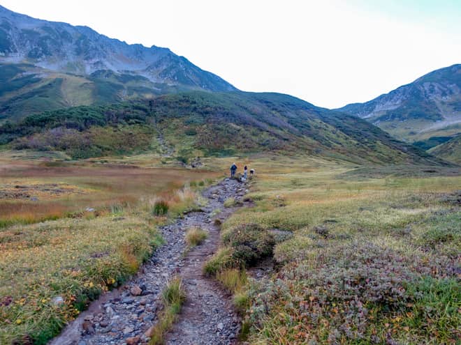 暫くは平坦な道のりで雄大な絶景だけが広がります