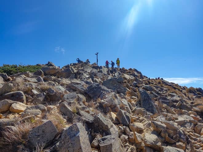東天狗の山頂は大変狭く