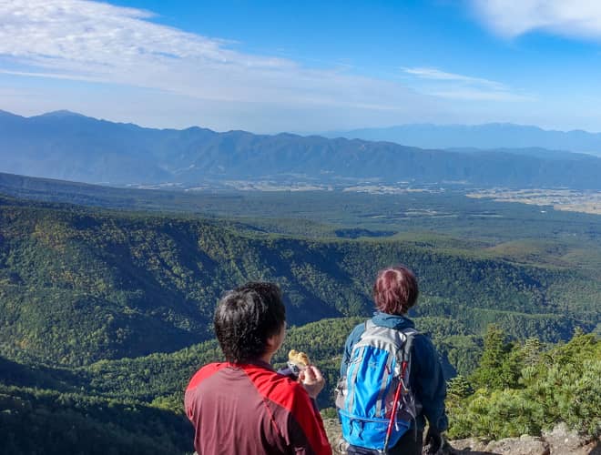 果てしなく続くと思われた樹林帯歩きも突然終わりを迎えます
