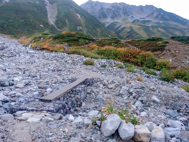 直ぐに橋が見えてくるので渡りましょう