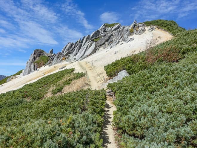 メガネ岩までは段々と登りが続き