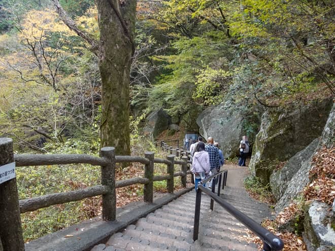 仙娥滝入口から先は