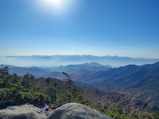 南西方向に目を向けると北奥千丈岳