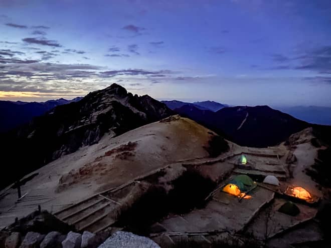 夕暮れの景色燕山荘