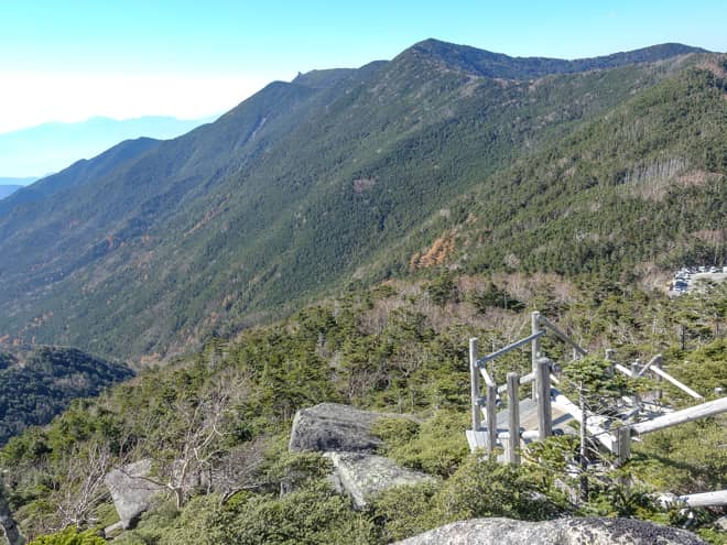 夢の庭園は巨大な花崗岩群と
