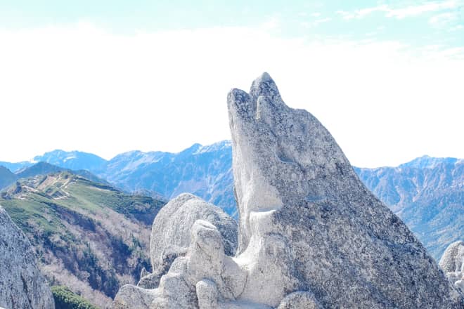 岩に動物の名前を付けて名所にしたのは良いものの