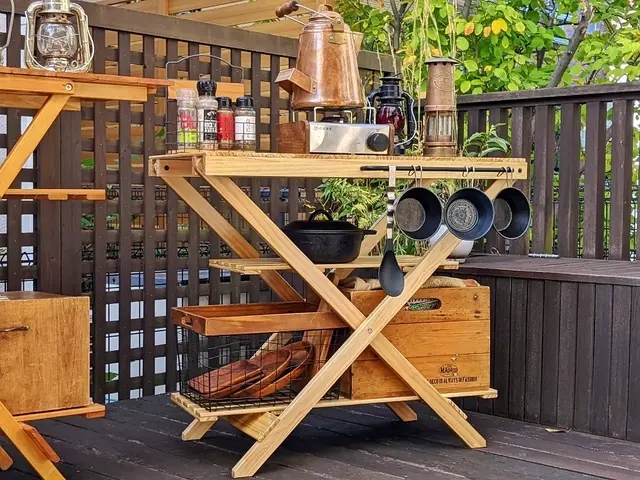 折りたたみ木製テーブル