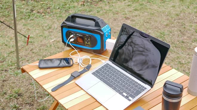 朝霧ジャンボリーでポータブル電源とノートパソコン