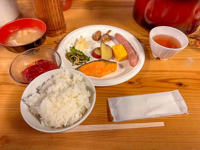 朝食も事前に燕山荘