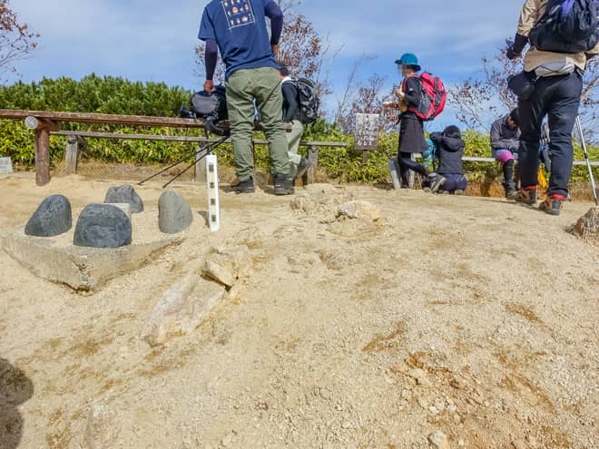 標高2,488mの場所にある合戦沢ノ頭は