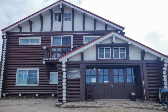 燕山荘に到着です