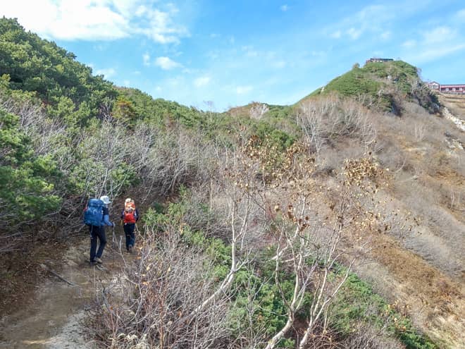 燕山荘の手前で、左手の北アルプスの主峰の絶景は