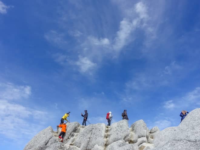 燕岳の山頂は大変狭く