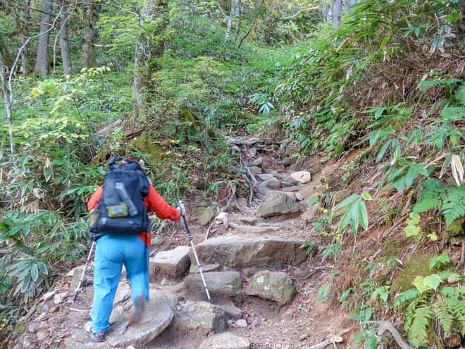 燕岳は危険個所が無いとはいえ