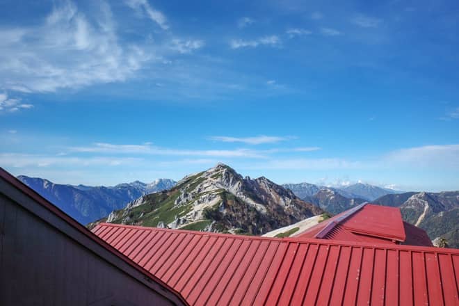 燕岳は登山道が整備されているので登りやすいことと